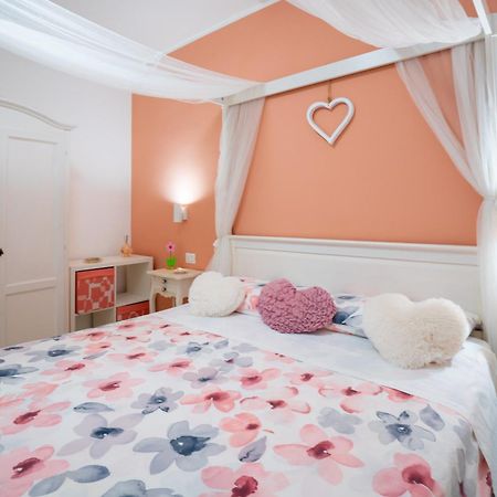 Petali Rosa - Dimora Peonia Villa โปลีญาโนอามาเร ภายนอก รูปภาพ