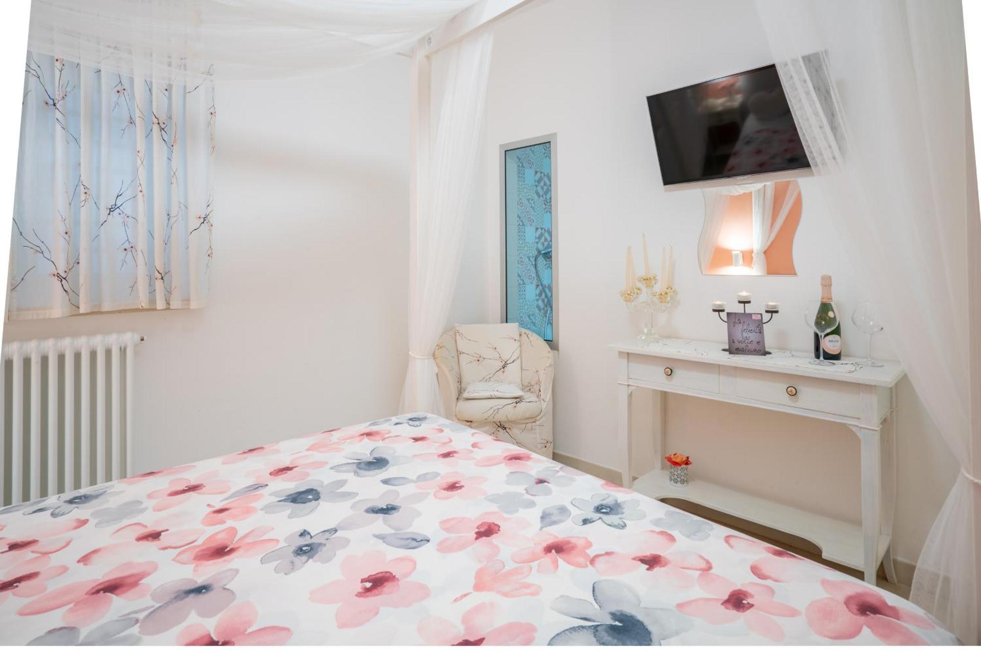 Petali Rosa - Dimora Peonia Villa โปลีญาโนอามาเร ภายนอก รูปภาพ