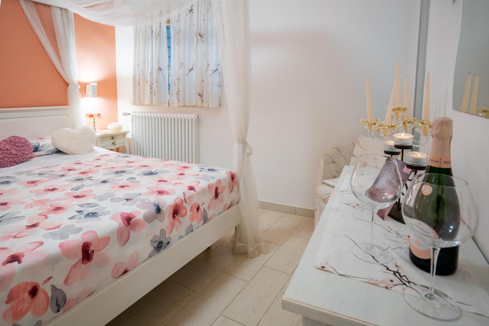 Petali Rosa - Dimora Peonia Villa โปลีญาโนอามาเร ภายนอก รูปภาพ