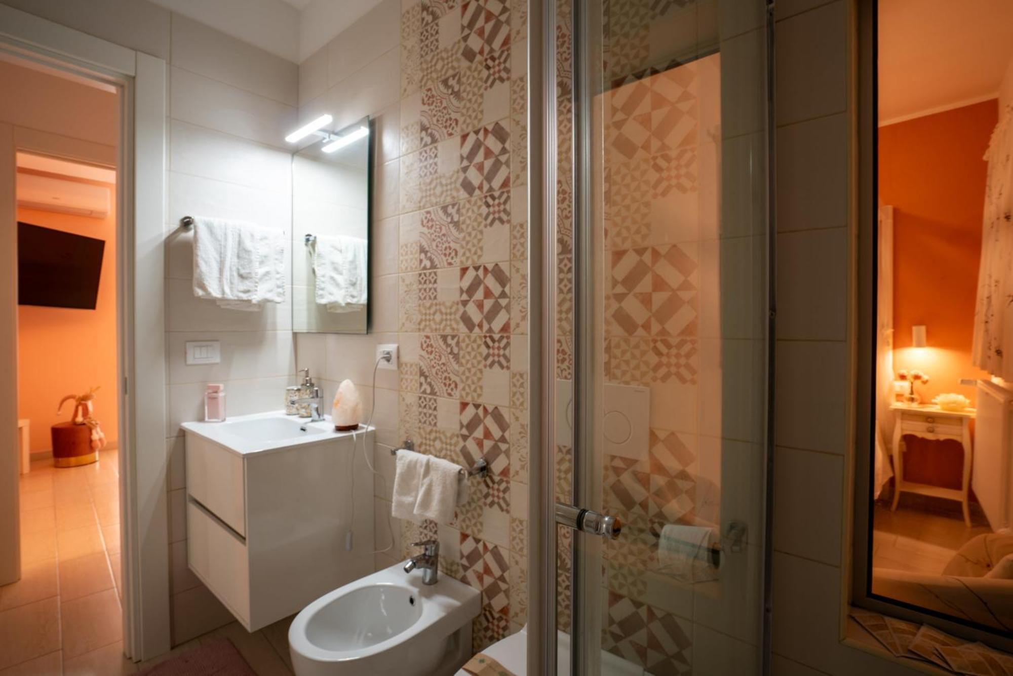Petali Rosa - Dimora Peonia Villa โปลีญาโนอามาเร ภายนอก รูปภาพ